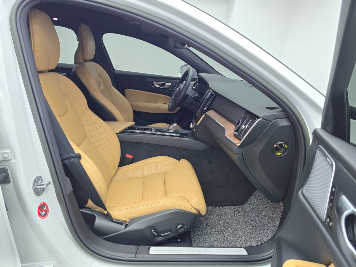 Volvo V60, 2023 — фото 7 из 12