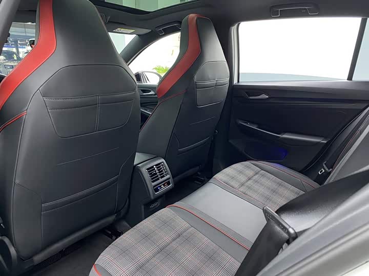 Volkswagen Golf GTI, 2025 — фото 7 из 9