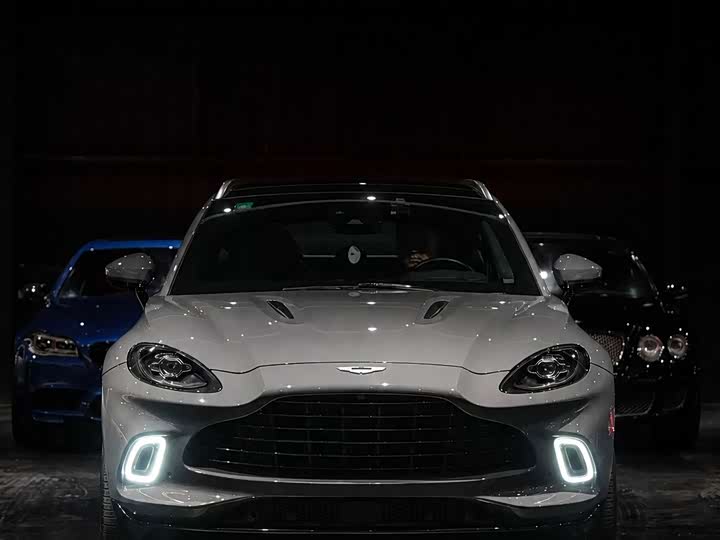 Aston Martin DBX, 2022 — фото 2 из 9