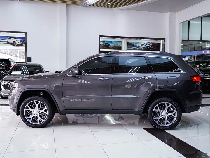 Jeep Grand Cherokee, 2022 — фото 3 из 3