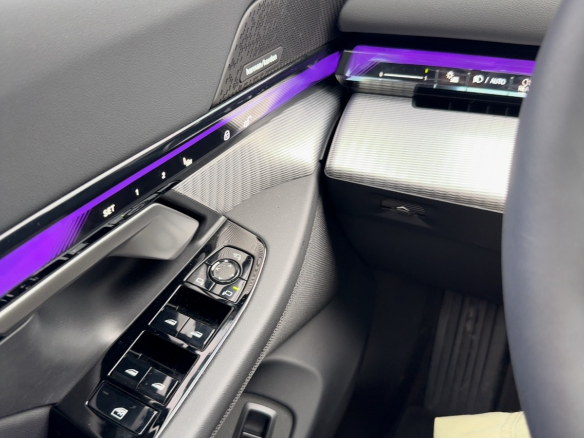 BMW 5 Series, 2025 — фото 12 из 12