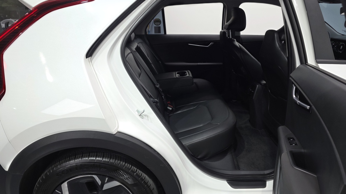 Kia Niro, 2023 — фото 10 из 12