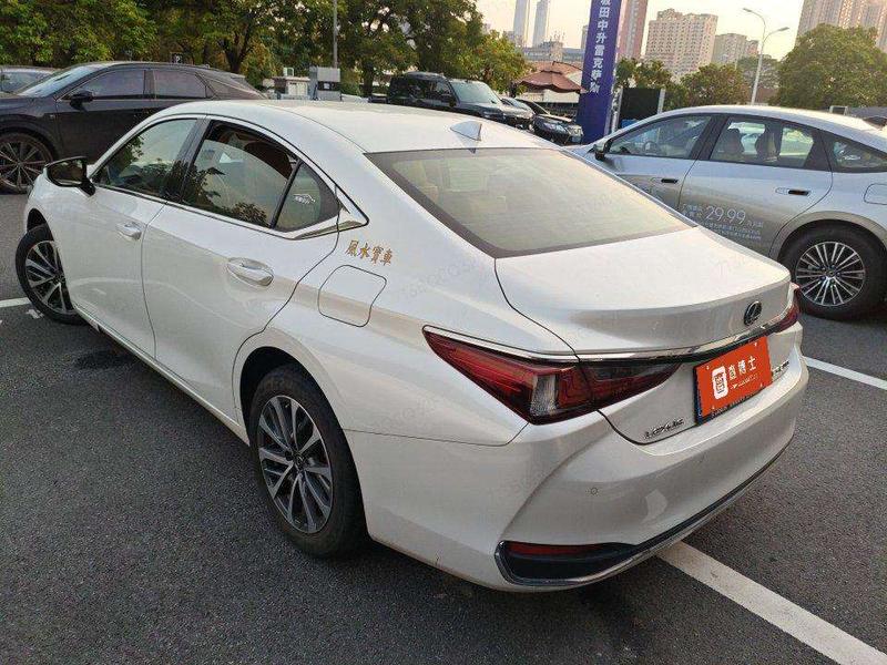 Lexus ES, 2022 — фото 3 из 11