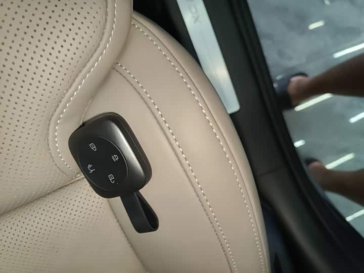 Volvo XC70 Hybrid, 2025 — фото 9 из 9