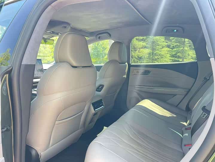 Geely Galaxy Starshine 8 EM-i, 2025 — фото 5 из 9