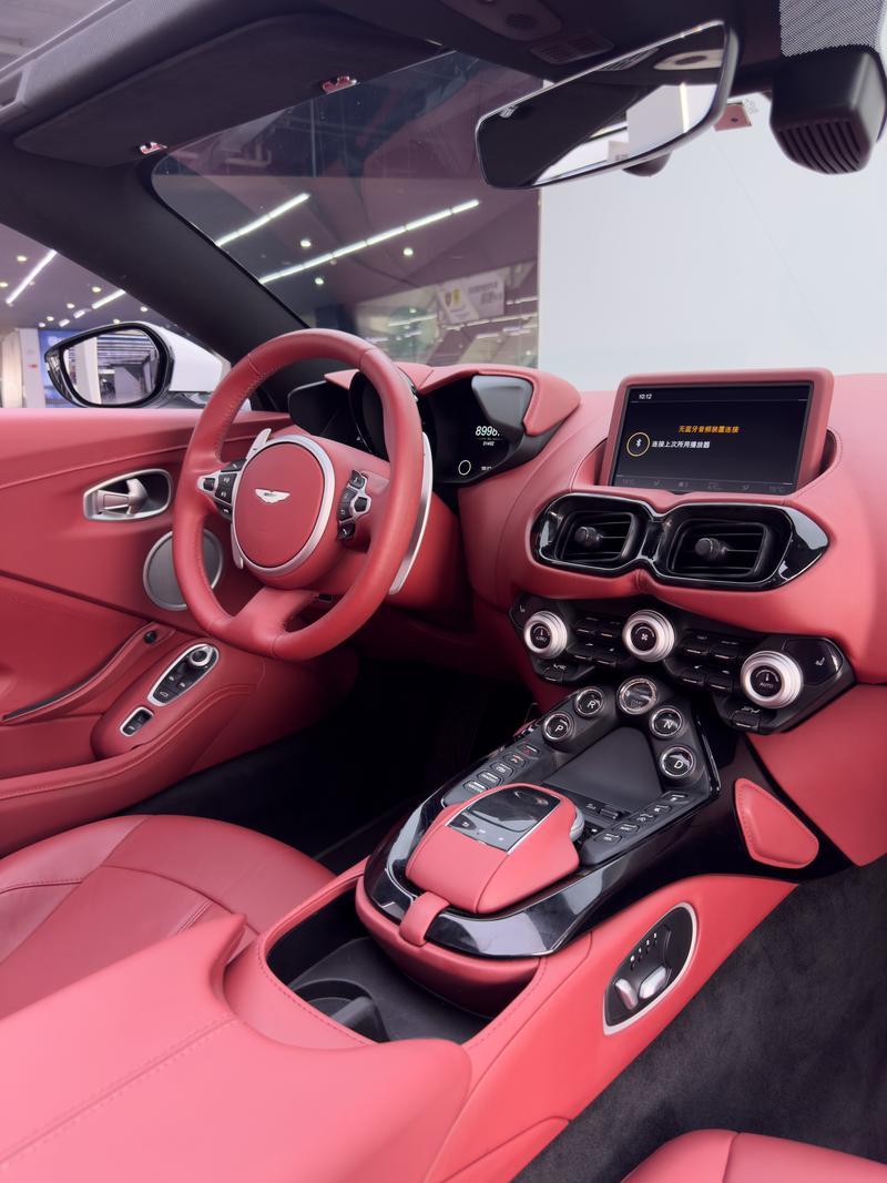 Aston Martin V8 Vantage, 2022 — фото 8 из 12