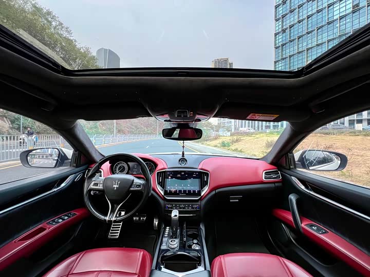 Maserati Ghibli, 2021 — фото 7 из 9