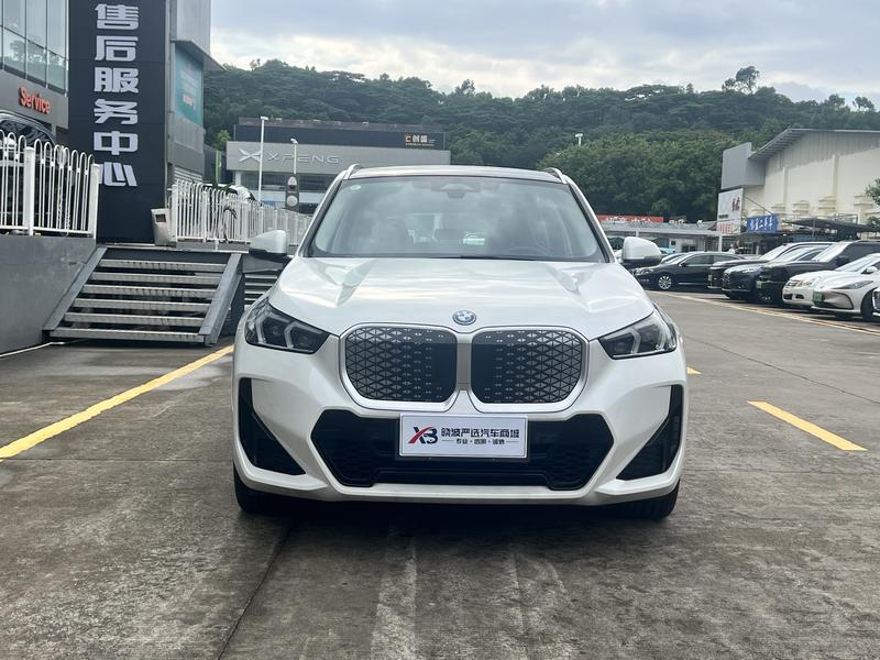 BMW iX1, 2025 — фото 2 из 12