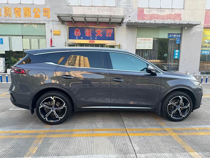 BYD Tang Hybrid/EV, 2022 — фото 7 из 9