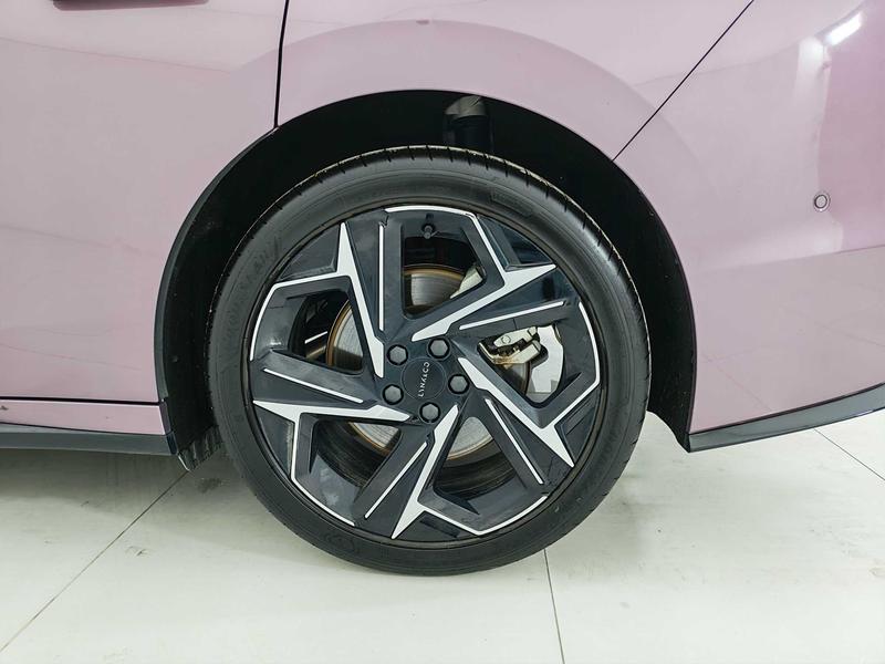 Lynk & Co 07 EM-P Hybrid, 2025 — фото 11 из 12