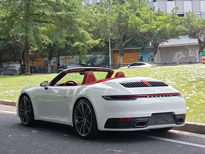 Porsche 911, 2022 — фото 5 из 9