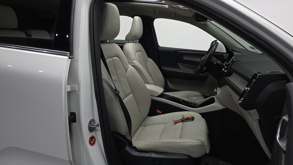 Volvo XC40, 2022 — фото 11 из 12