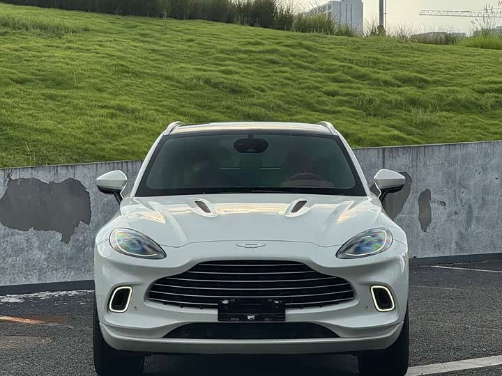 Aston Martin DBX, 2022 — фото 3 из 9