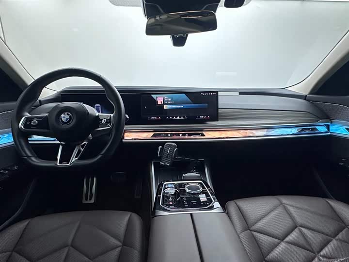 BMW i7, 2023 — фото 7 из 9
