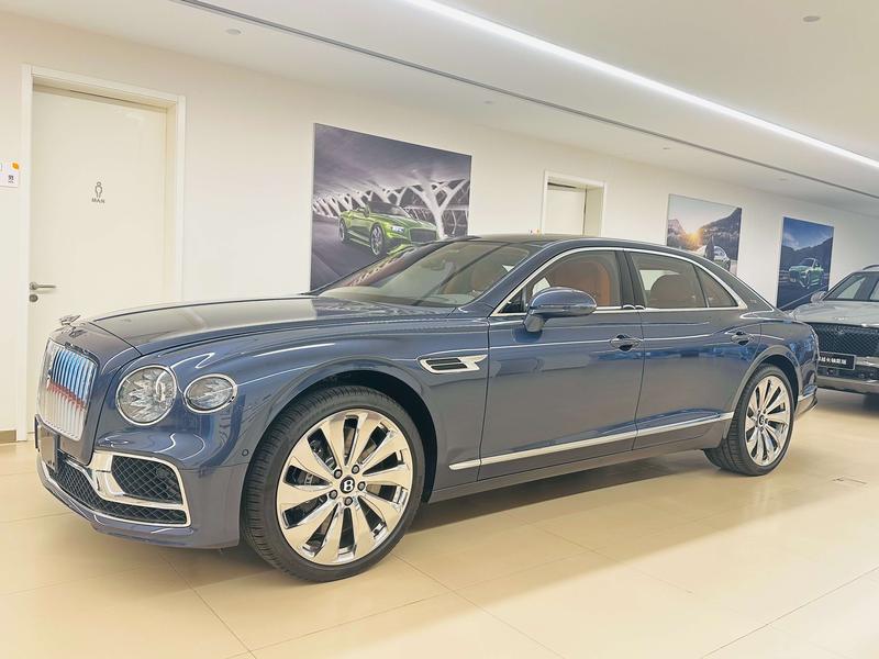 Bentley Flying Spur, 2025 — купить в Самаре под ключ