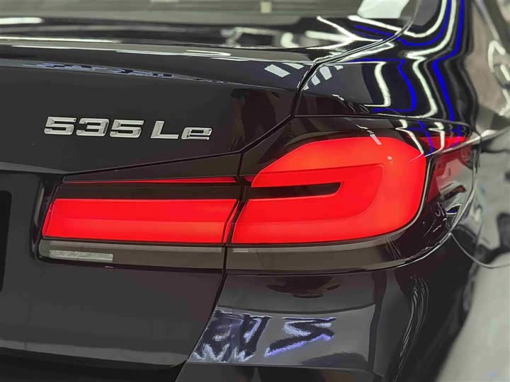 BMW 5 Series Hybrid, 2023 — фото 8 из 9