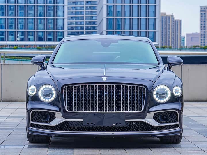 Bentley Flying Spur Hybrid, 2023 — фото 3 из 9