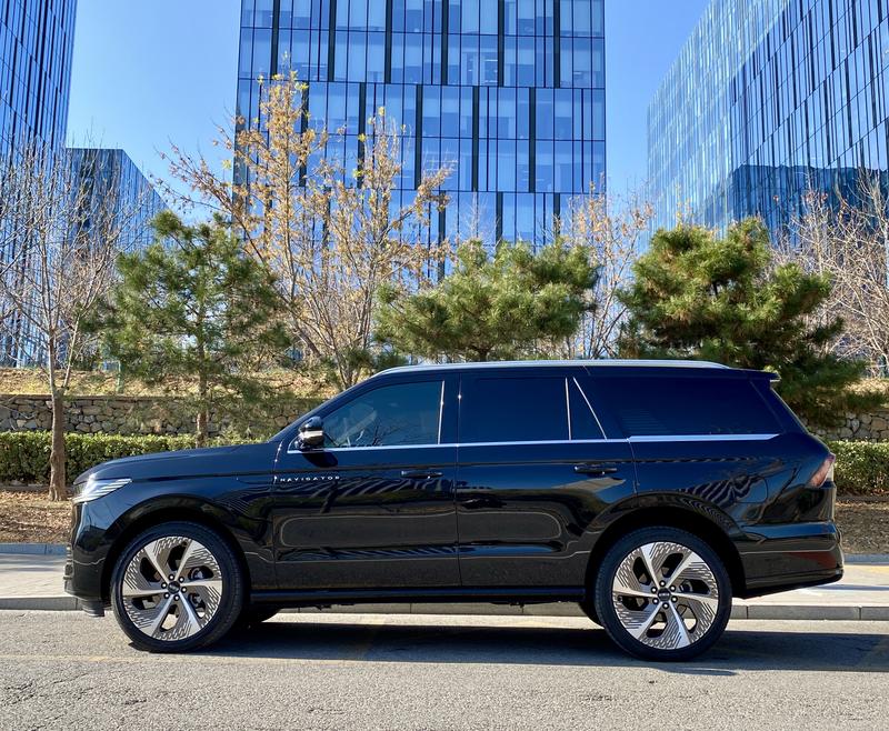 Lincoln Navigator, 2025 — фото 3 из 12