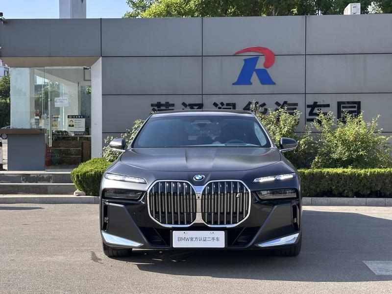 BMW i7, 2025 — фото 2 из 12