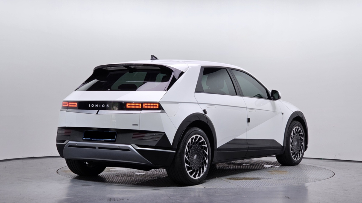 Hyundai Ioniq 5, 2023 — фото 2 из 12