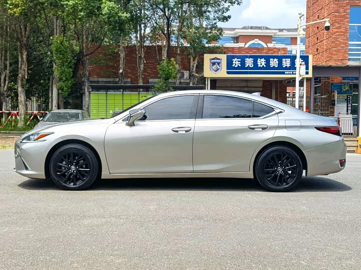 Lexus ES, 2022 — фото 4 из 9