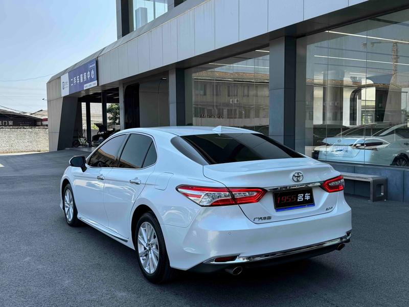 Toyota Camry, 2023 — фото 4 из 10