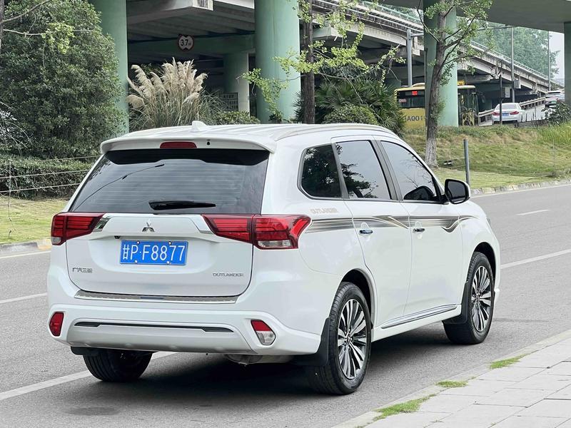 Mitsubishi Outlander, 2022 — фото 7 из 12