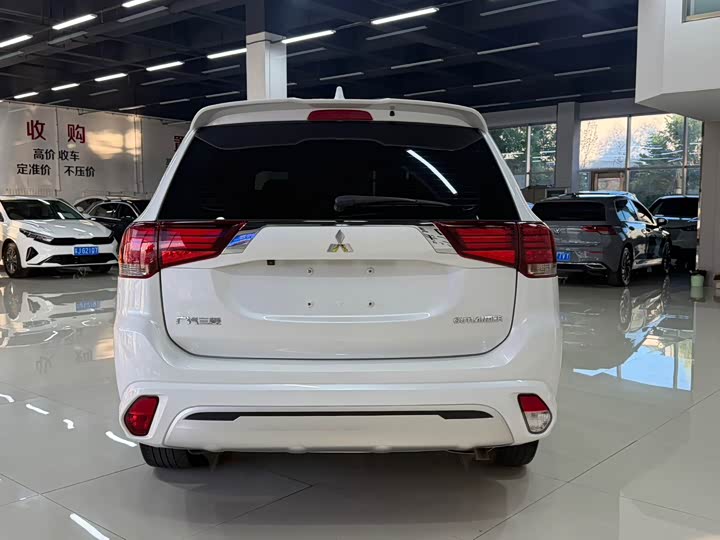 Mitsubishi Outlander, 2022 — фото 5 из 9