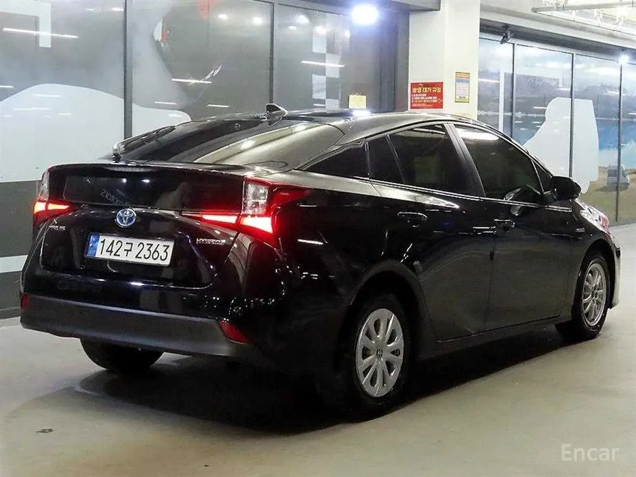 Toyota Prius, 2021 — фото 4 из 12