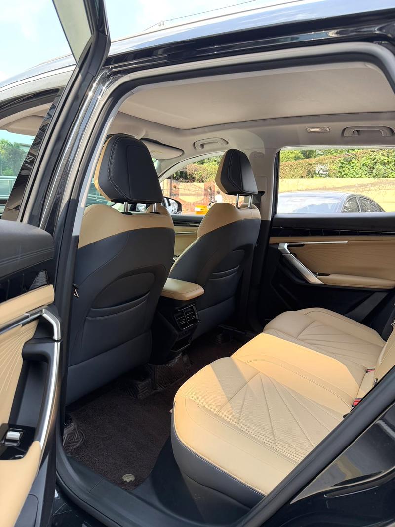 Geely Atlas L, 2023 — фото 8 из 10