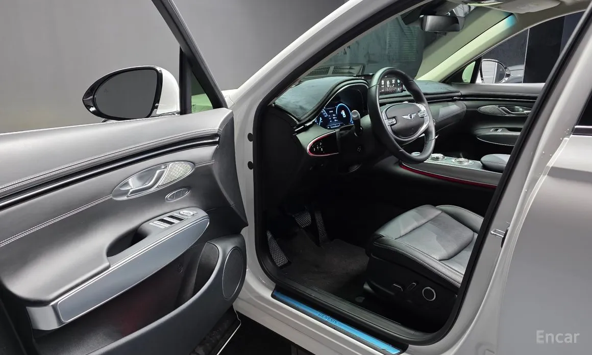 Genesis GV70, 2022 — фото 10 из 12