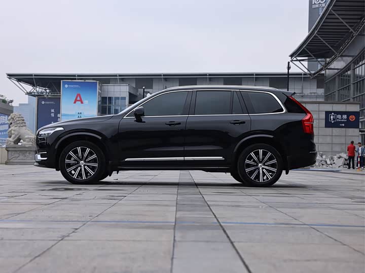 Volvo XC90, 2023 — фото 7 из 9