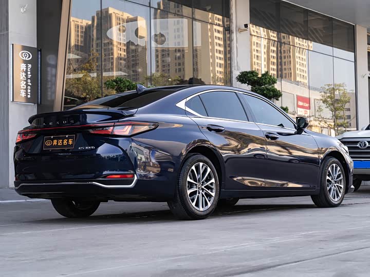 Lexus ES, 2025 — фото 3 из 9