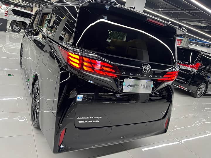 Toyota Alphard, 2024 — фото 7 из 9