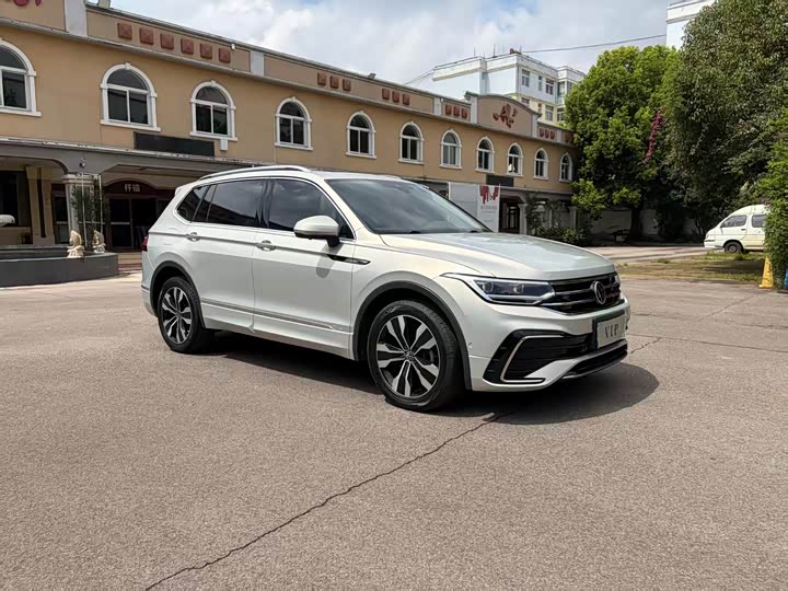 Volkswagen Tiguan L Pro, 2022 — купить в Москве под ключ