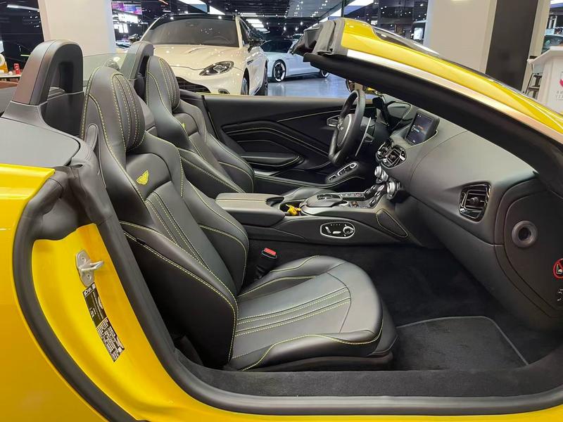 Aston Martin V8 Vantage, 2022 — фото 10 из 11