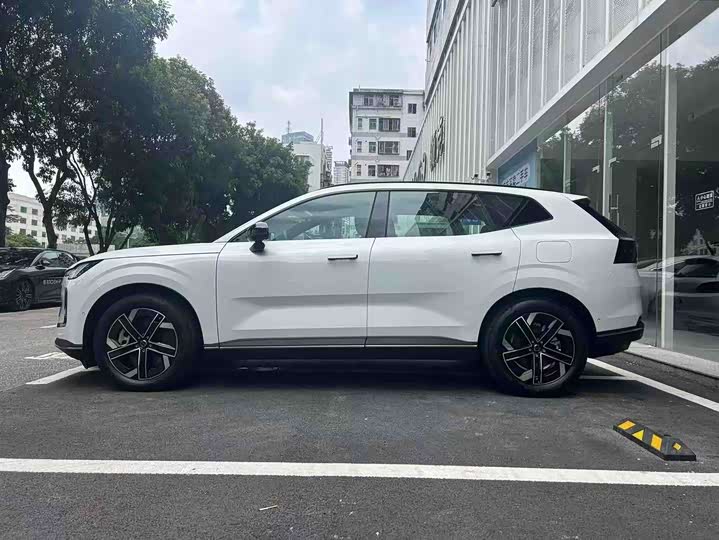 Volvo XC70 Hybrid, 2025 — фото 2 из 9