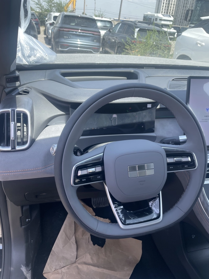 Geely Galaxy M7, 2026 — фото 8 из 12