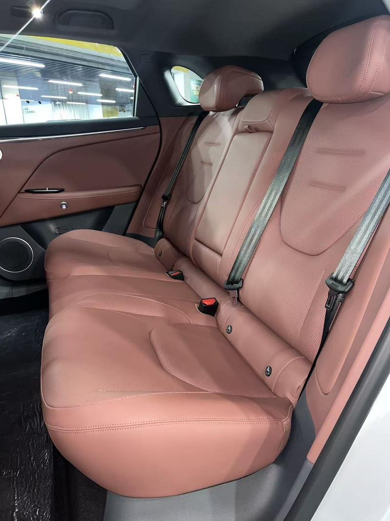 BAIC Arcfox Alpha T5, 2026 — фото 10 из 11