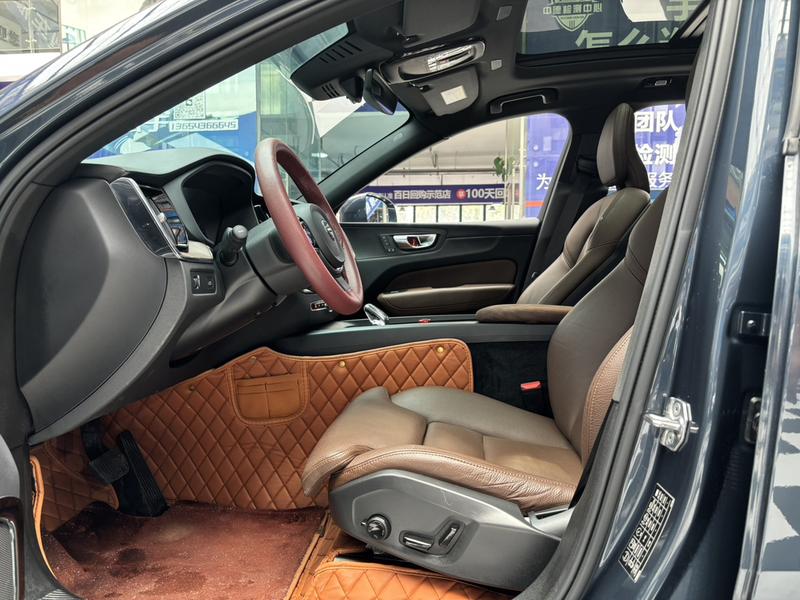 Volvo XC60, 2021 — фото 10 из 12