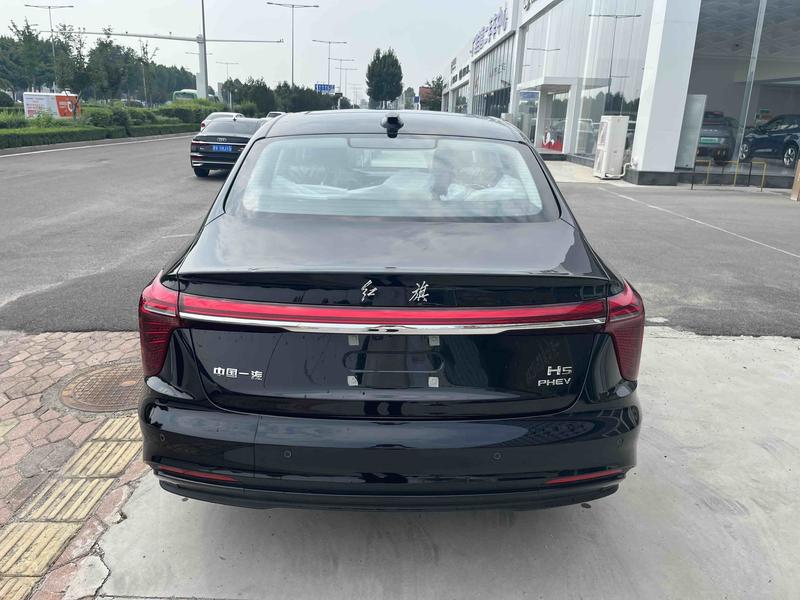 Hongqi H5 Hybrid, 2025 — фото 6 из 12