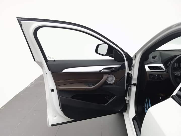 BMW X2, 2021 — фото 8 из 9