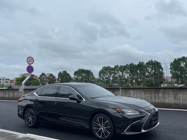 Lexus ES, 2023 — фото 5 из 9
