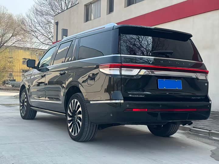 Lincoln Navigator, 2023 — фото 3 из 9