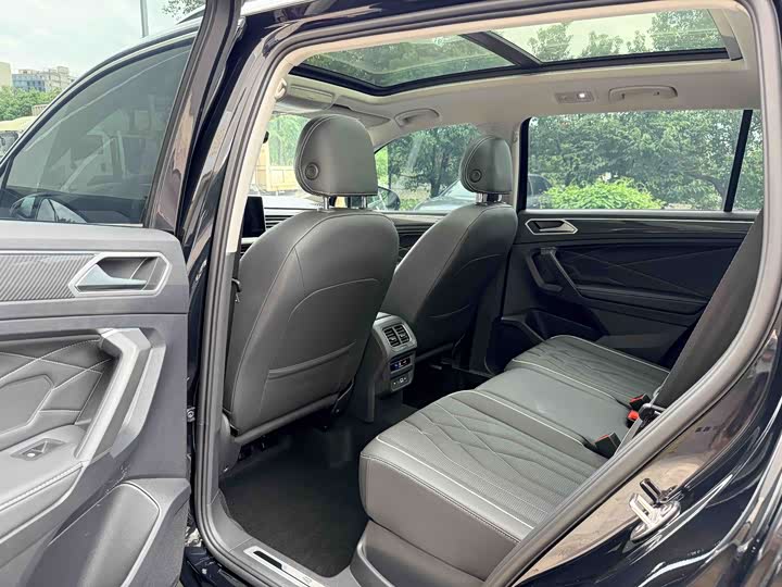 Volkswagen Tiguan L Pro, 2023 — фото 6 из 9