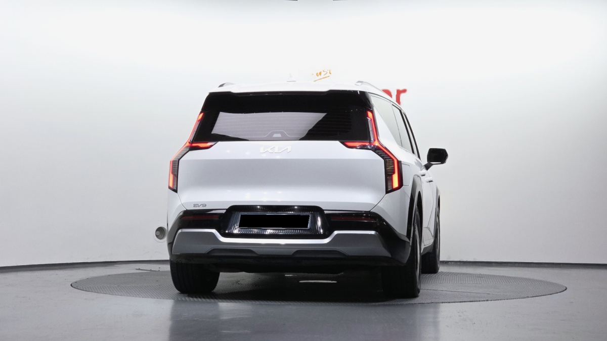 Kia EV9, 2023 — фото 4 из 12
