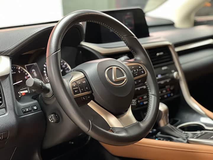 Lexus RX, 2022 — фото 7 из 9