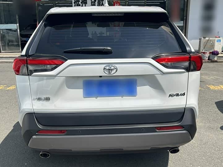 Toyota RAV4, 2022 — фото 8 из 9