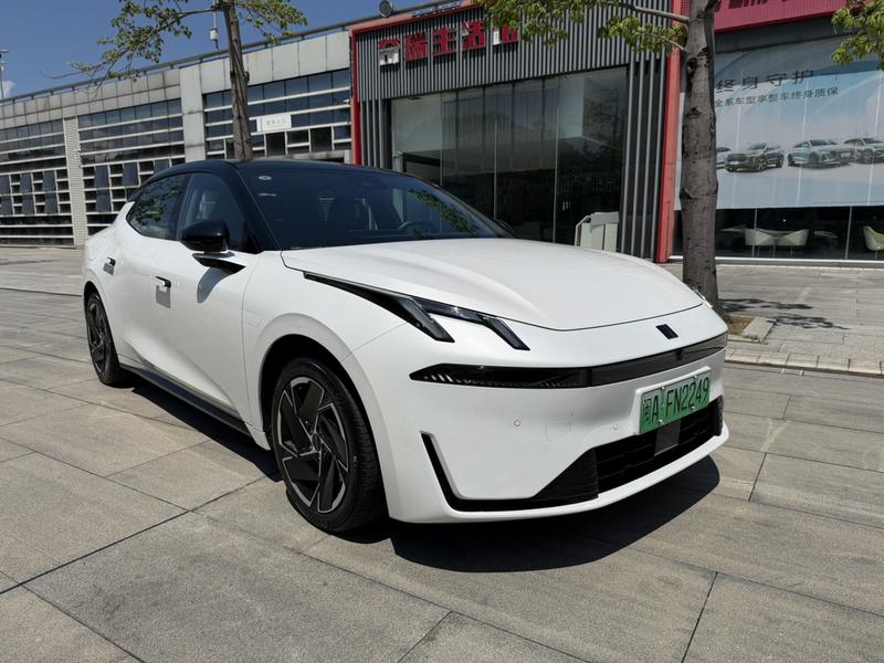 Lynk & Co 07 EM-P Hybrid, 2026 — фото 2 из 10