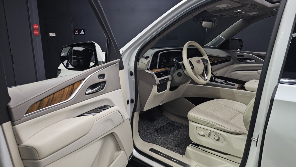 Cadillac Escalade, 2022 — фото 9 из 12